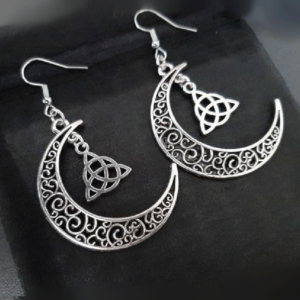 Aretes triqueta lunar plateados