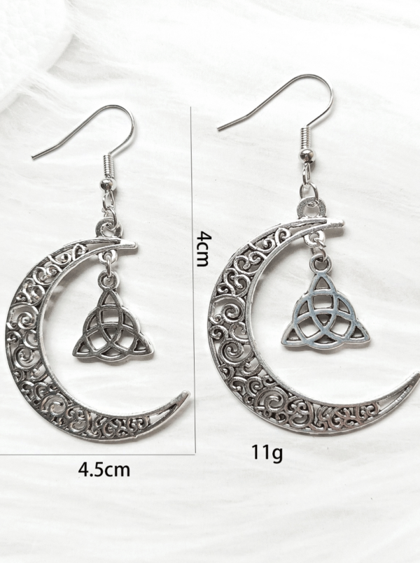 Aretes triqueta lunar plateados